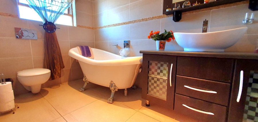 4 Bedroom Property for Sale in Strelitzia Park Eastern Cape